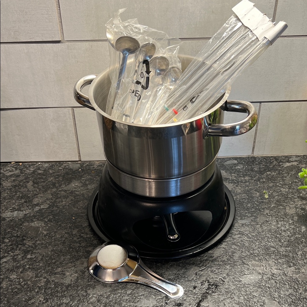 Stainless Steel Fondue Set with Spoons and Skewers. Uses gel fuel NWOT